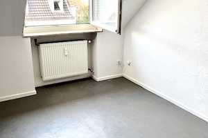 *COOLES STUDENTENDOMIZIL* SPORTLICH INS DACHGESCHOSS **TEILMÖBLIERT & RENOVIERT IN FRIEDRICHSTADT ** – Kirchfeldstr. xx, 40215 Düsseldorf – Vorschaubild 3