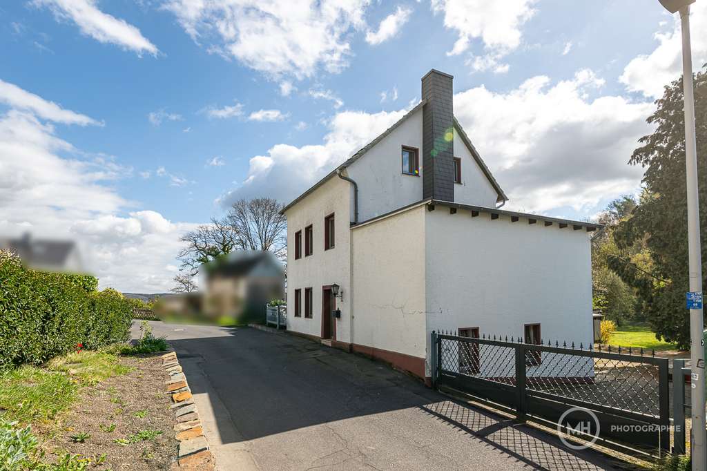 Immobilie in Siegburg - MANNELLA *Natur, Raum & Möglichkeiten* Einfamilienhaus mit beeindruckend großem Garten in Wolsdorf. - Bild 1