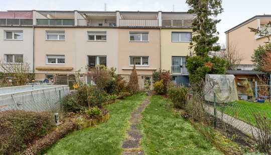 Bild von Sanierungsbedürftiges Reihenmittelhaus mit Dachterrasse