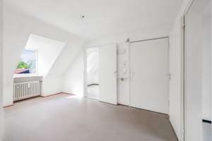 Renovierungsbedürftige Dachgeschosswohnung mit viel Potenzial – Die vollständige Adresse der Immobilie erhältst du vom Anbieter., 80689 Sankt Ulrich, München – Vorschaubild 9