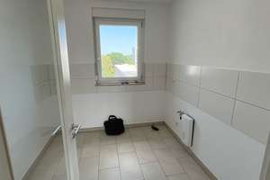 Helle 2-Zimmer-Wohnung mit Parkettboden! – Reinerzer Str. 22, 90473 Langwasser Südost, Nürnberg – Vorschaubild 3