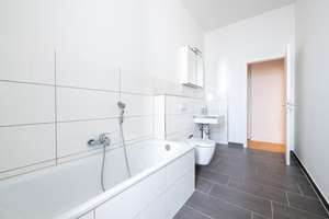 Bezugsfrei: Sonnige, ruhige Altbau-Wohnung mit EBK & Tageslicht-Badezimmer im beliebten Friedenau – Schmiljanstraße 7, 12161 Friedenau, Berlin – Vorschaubild 7