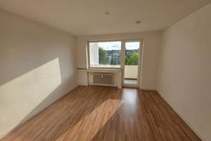 Mitten im Trendviertel Flingern-Nord - Bezugsfreie 2 ZKDB mit Loggia und TG-Platz – Hoffeldstraße 45a, 40235 Flingern Nord, Düsseldorf – Vorschaubild 3