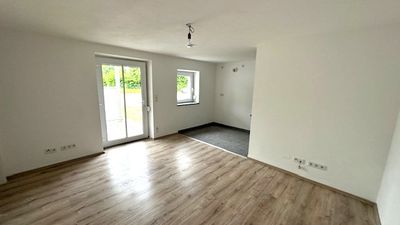 Charmante 2-Zimmer-Wohnung mit Terrasse und Stellplatz