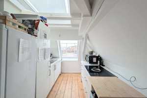 S-Mitte: Charmante DG-Maisonette- Wohnung im denkmalgeschützen Altbau mit Dachterrasse – Stuttgart – Vorschaubild 4