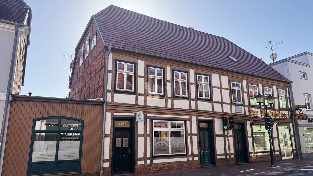 Immobilie in Goldberg - Renommiertes Stadthaus mit Praxis & 2 WE - Bild 1