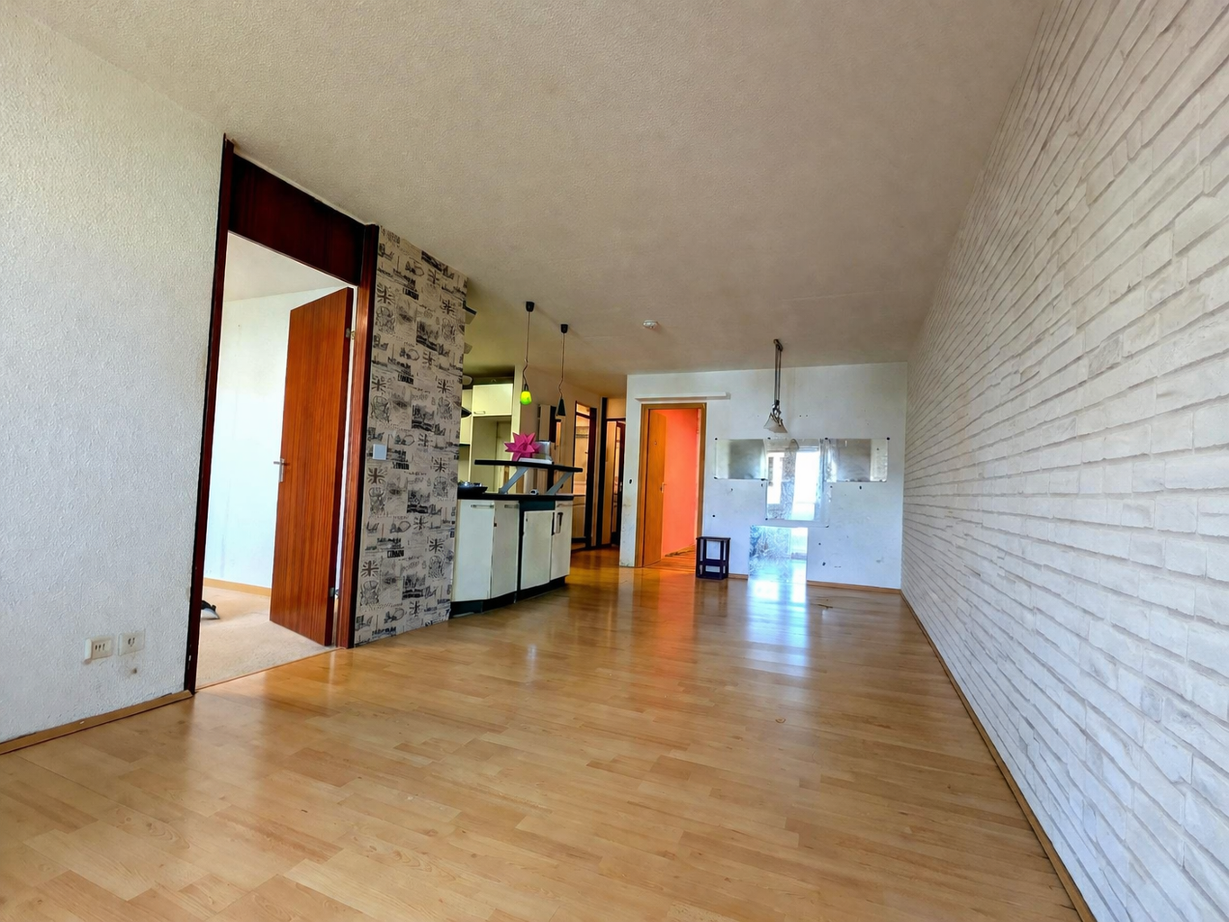 Provisionsfrei: 3-Zimmer-Wohnung mit TG & überdachtem Balkon in ruhiger Lage (1. OG), Esslingen Kreis – Bild 2