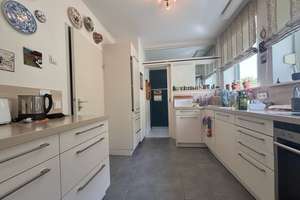 Viel Platz für Ideen – großzügiges Wohnhaus mit Potenzial in familienfreundlicher Lage von Lübeck – Die vollständige Adresse der Immobilie erhältst du vom Anbieter., 23556 Sankt Lorenz Nord, Lübeck – Vorschaubild 2