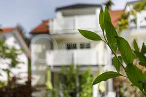 Waldperlach Grenze zu Neubiberg – Freundliche freie 4 ZKB mit Süd-Balkon, EBK, Parkett, Erker, TG