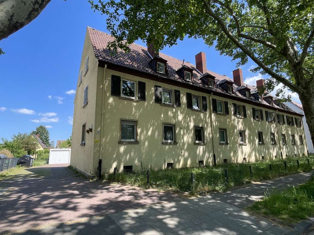 Solide 2-Zimmer-Wohnung mit Garage – zentral gelegen und mit Entwicklungspotenzial