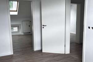 Helle Dachgeschosswohnung in zentraler Lage von Wuppertal! – Die vollständige Adresse der Immobilie erhältst du vom Anbieter., 42115 Elberfeld West, Wuppertal – Vorschaubild 3