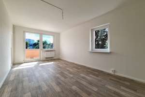 Chice Balkonwohnung mit Einbauküche im beliebten 2. OG, auf Wunsch mit Stellplatz – Maxim-Gorki-Straße 1, 9599 Freiberg – Vorschaubild 7