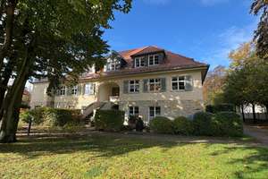 Schöne Aussichten! Großzügige Terrassenwohnung mit Pkw-Stellplatz  und feiner Ausstattung!