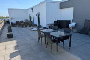 Traumhafte 3-Zimmer-Penthouse-Wohnung mit Balkon und großer Dachterrasse und TG-Platz zu vermieten