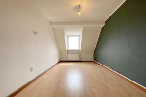 Großzügig geschnittene und leerstehende 3-Zimmer-Dachgeschosswohnung in urbaner Bilker Wohnlage! – Die vollständige Adresse der Immobilie erhältst du vom Anbieter., 40223 Bilk, Düsseldorf – Vorschaubild 3