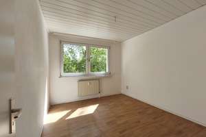 DREI ZIMMER im 1.OBERGESCHOSS – Krondorfer Straße 111, 6766 Bitterfeld-Wolfen – Vorschaubild 5