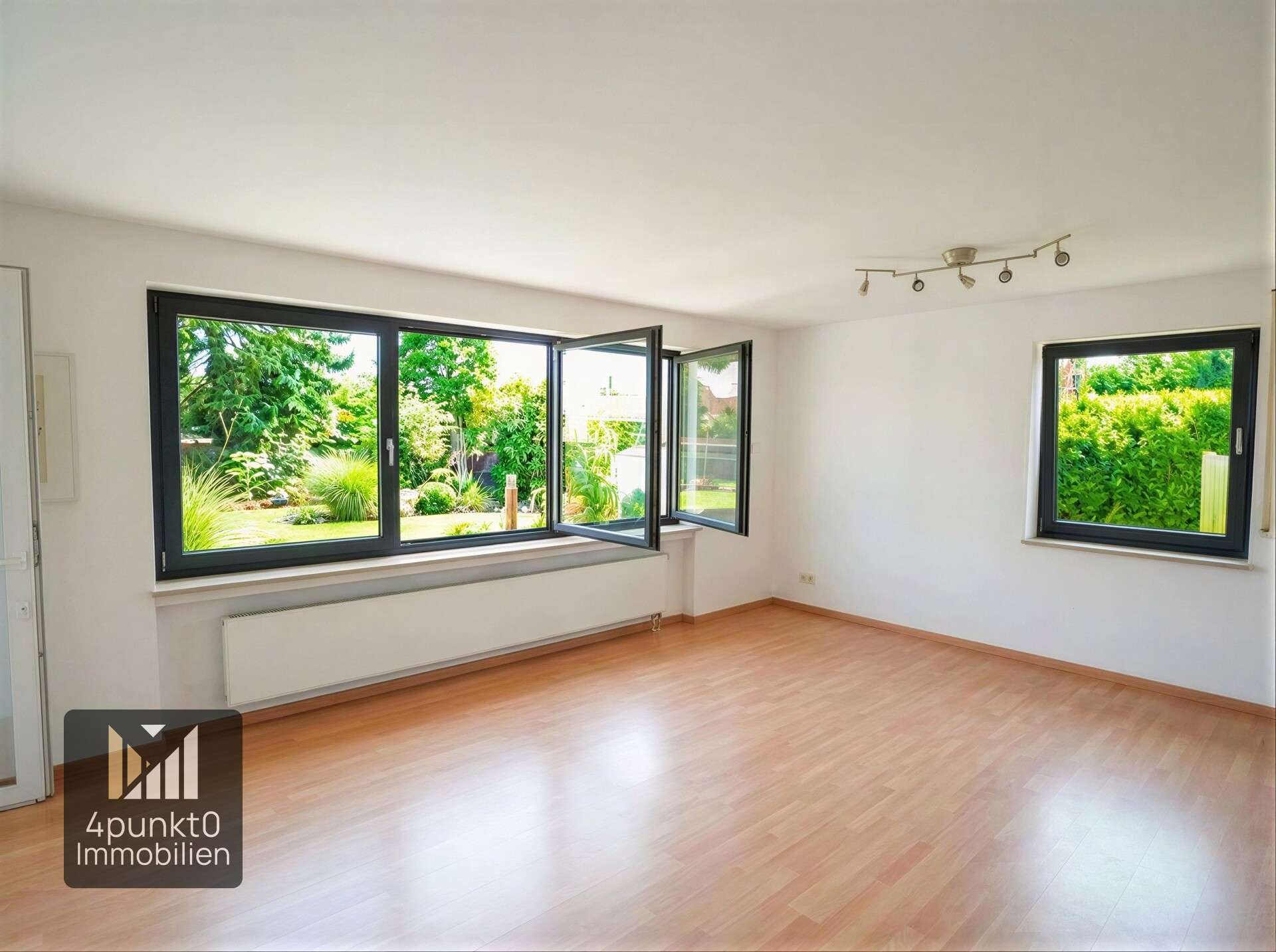 Immobilie in Nördlingen - Zweifamilienhaus / EFH mit ELW, 1.047 m² Grund, 2 Stellplätze Garage - Bild 1