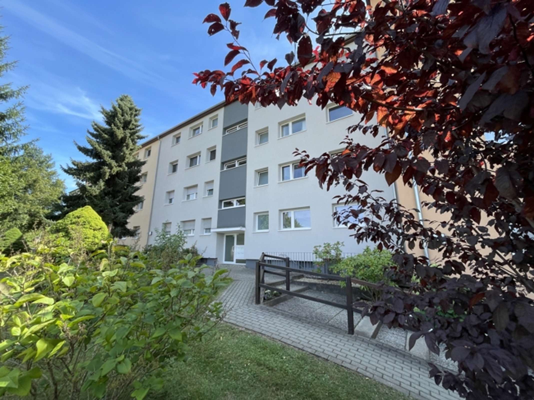 Großzügige 4-Zimmer-Eigentumswohnung mit Loggia 
in einer gepflegten Wohnanlage in Bovenden