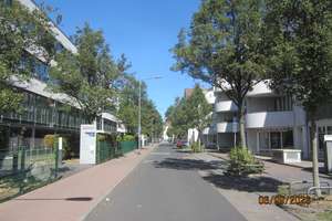 Zentral aber ruhig - Moderne 2-ZW mit Balkon, großem Gemeinschaftsgarten im Zentrum von F-Rödelheim