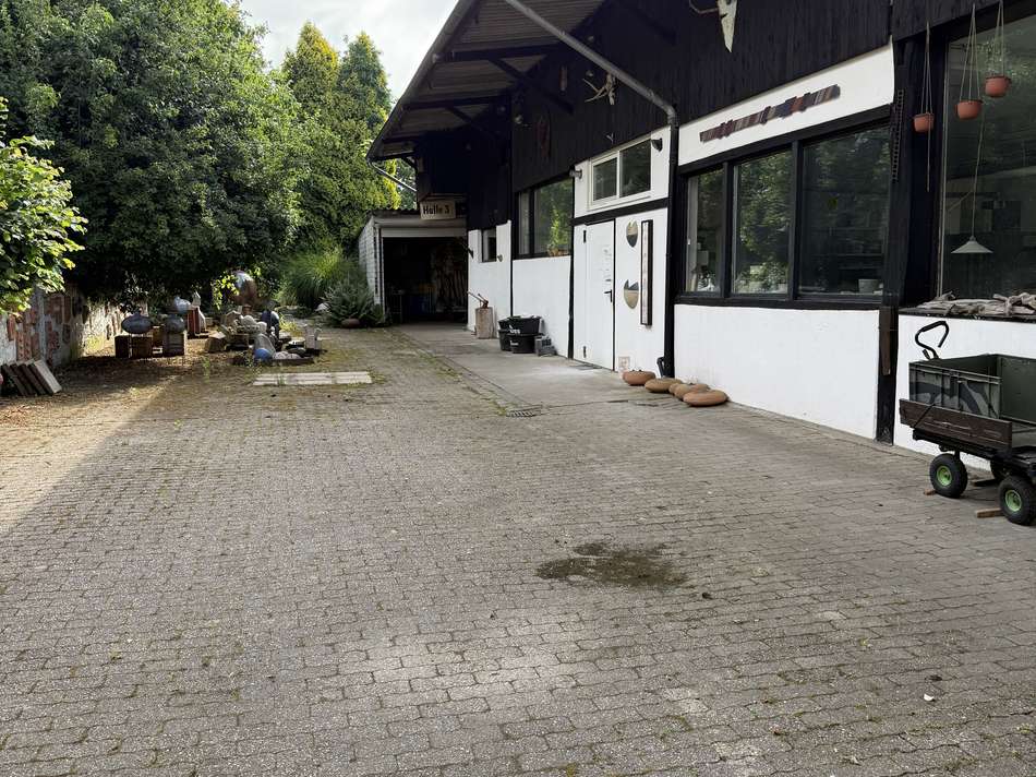 Hof vor der Werkstatt