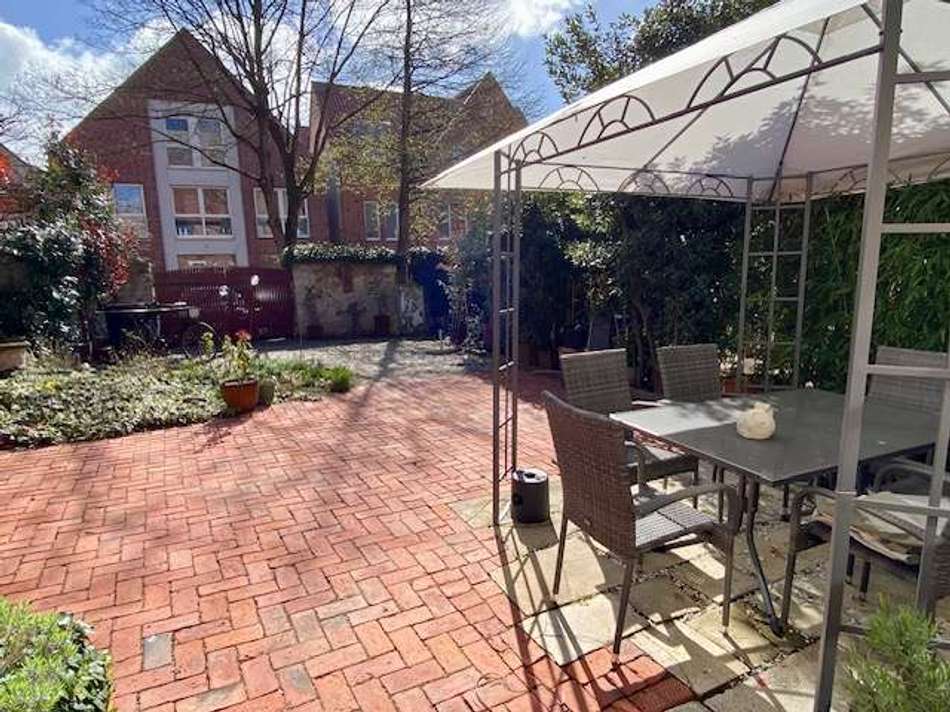 Garten bzw. Innenhof Ansicht 2