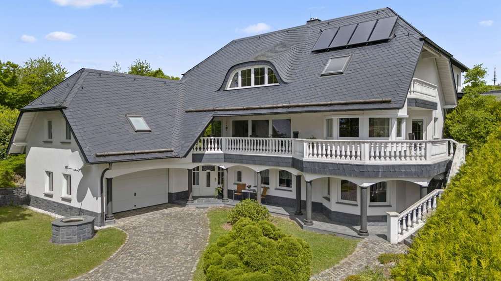 Immobilie in Wirsberg - Luxuriöse Architektenvilla! 1.417 m² Grundstück mit modernster Technik und ELW in ruhiger Traumlage - Bild 2