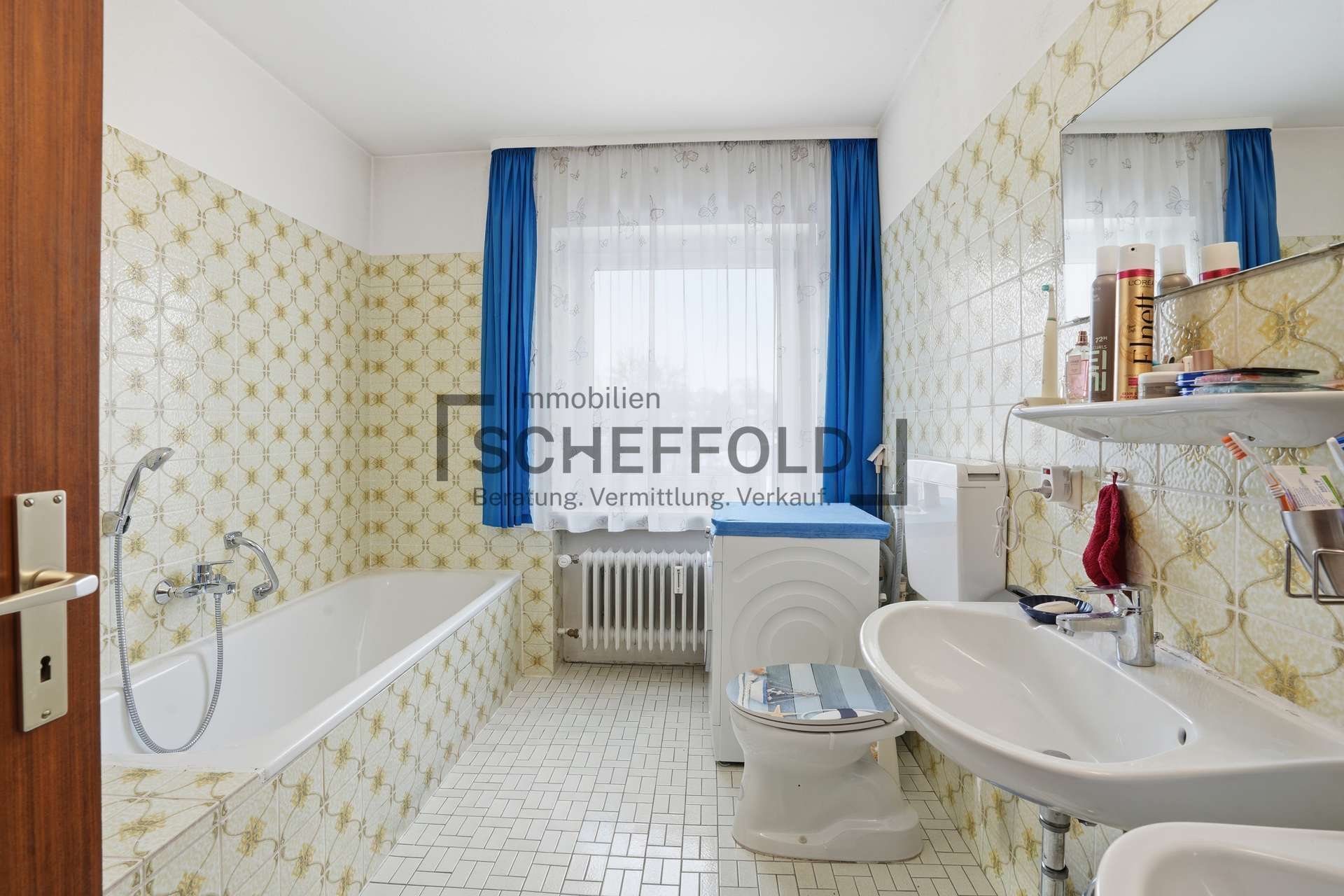 Immobilie in Laupheim - Familienglück! Gut gelegenes Zweifamilienhaus mit viel Potenzial - Bild 2