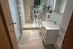 Hochwertig renovierte 4-Zimmer-Wohnung inkl. Möbel & Einbauküche