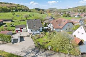 Entzückendes Einfamilienhaus in idyllischer Lage mit tollem Eckgrundstück – Die vollständige Adresse der Immobilie erhältst du vom Anbieter., 63683 Ortenberg – Vorschaubild 1