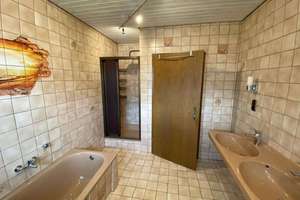 Großzügiger Bungalow in Schwalmtal mit Garten, Pool, Sauna, Kellerbar und 2 Garagen zu vermieten – Die vollständige Adresse der Immobilie erhältst du vom Anbieter., 36318 Schwalmtal – Vorschaubild 11