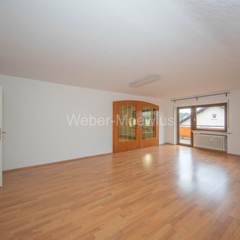 BEZUGSFREI: 110 m² große Balkonwohnung mit moderner Einbauküche in idyllischer Lage