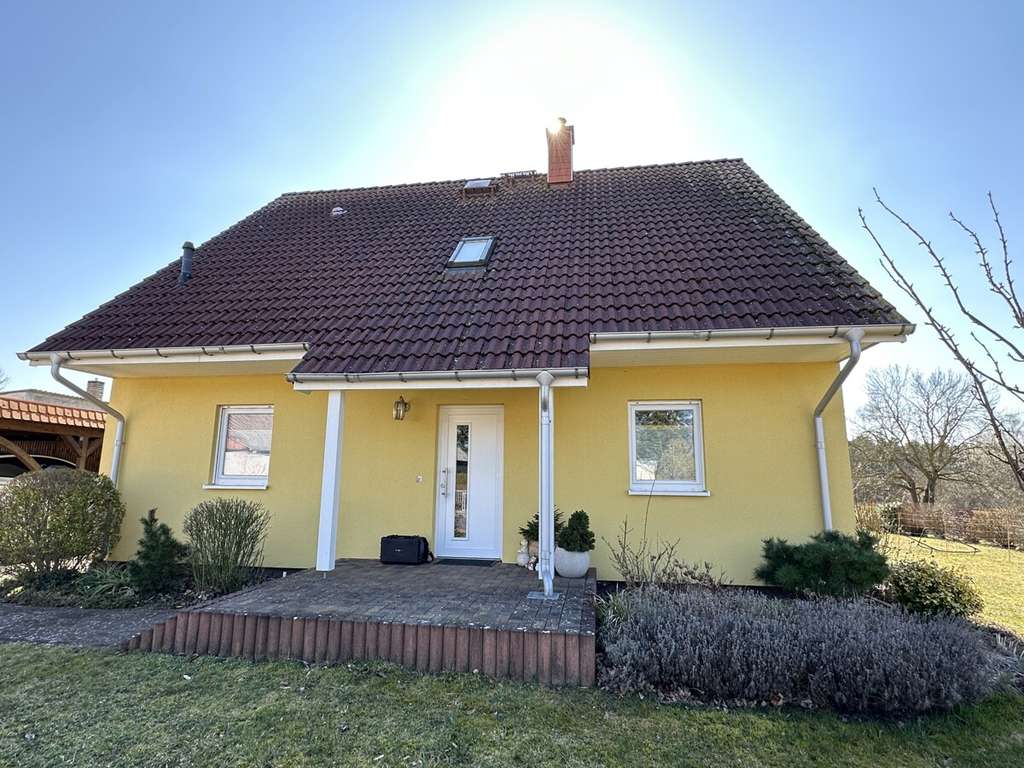 Immobilie in Boitzenburger Land - Modernes Einfamilienhaus mit 1.800 m² Garten + 3.300 m² Ackerland/Wiese – vielseitig nutzbar - Bild 2