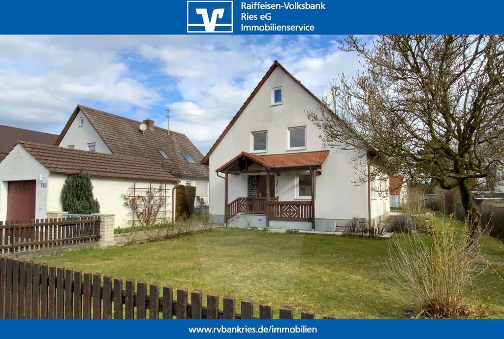 Immobilie in Möttingen - Ein-/Zweifamilienhaus mit großem Garten in ruhiger Wohnlage von Möttingen - Bild 0