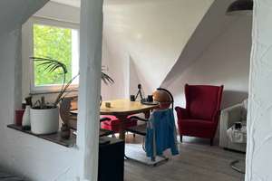 Freundliche, gepflegte 4-Zimmer-Dachgeschosswohnung zur Miete in  zentraler Lage von Oberhausen – Die vollständige Adresse der Immobilie erhältst du vom Anbieter., 46045 Marienkirche, Oberhausen – Vorschaubild 2