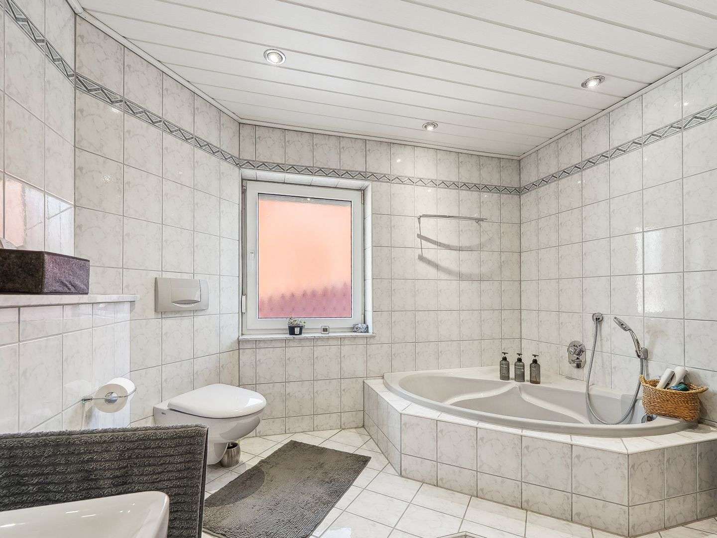 Immobilie in Waldbüttelbrunn - Gepflegtes Zweifamilienhaus in Waldbüttelbrunn - Bild 1