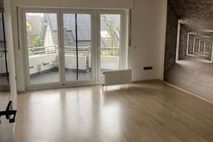 Helle 2-Zimmer-Wohnung mit charmantem Podest-Layout, Einbauküche und Garage in Hamm