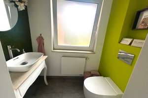 Zukunftssicher wohnen: Modernisiertes Effizienzhaus mit PV, Apartment & Pool – Die vollständige Adresse der Immobilie erhältst du vom Anbieter., 64331 Weiterstadt – Vorschaubild 3