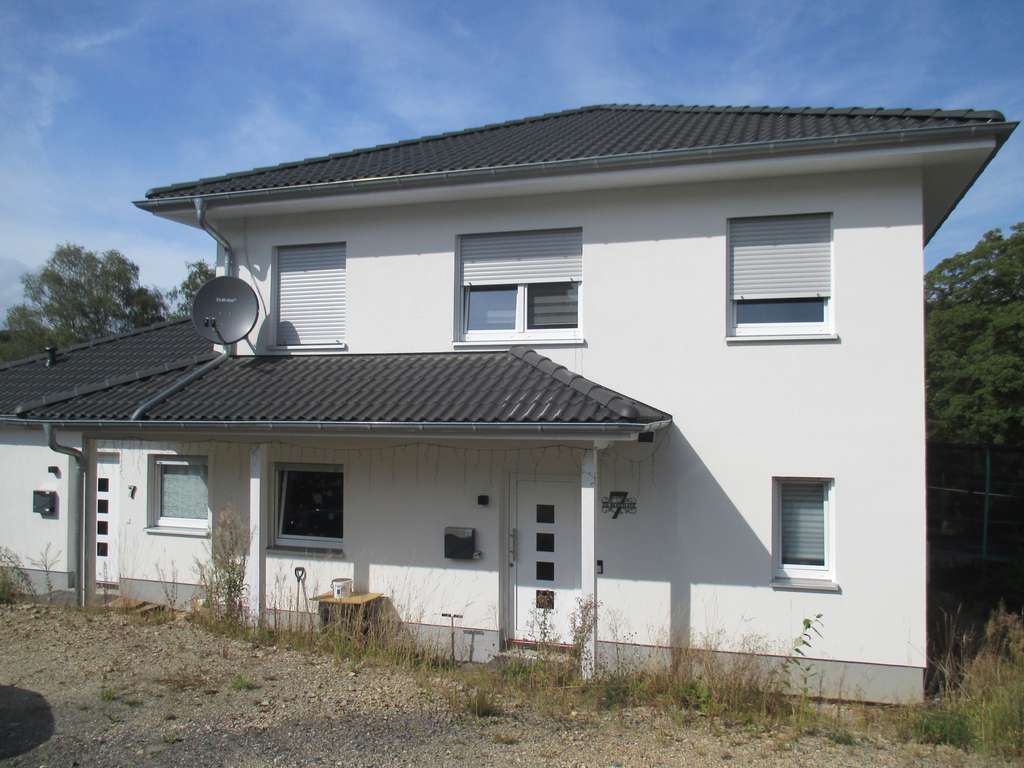 Immobilie in Hundsdorf - Baujahr 2021: Einfamilienhaus mit separatem Bungalow - günstige Finanzierung möglich! - Bild 1