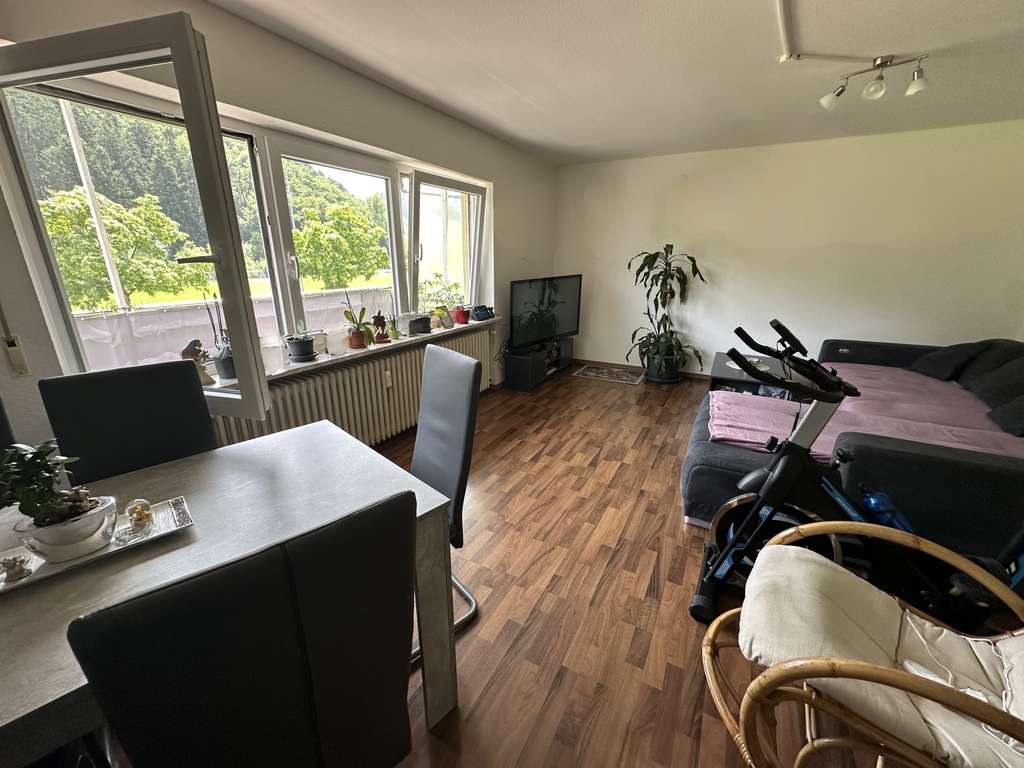 Immobilie in Hofstetten - Gepflegtes Mehrfamilienhaus in Hofstetten mit Garten, Terrasse, Balkon & Garagen, sowie Stellplätzen - Bild 2