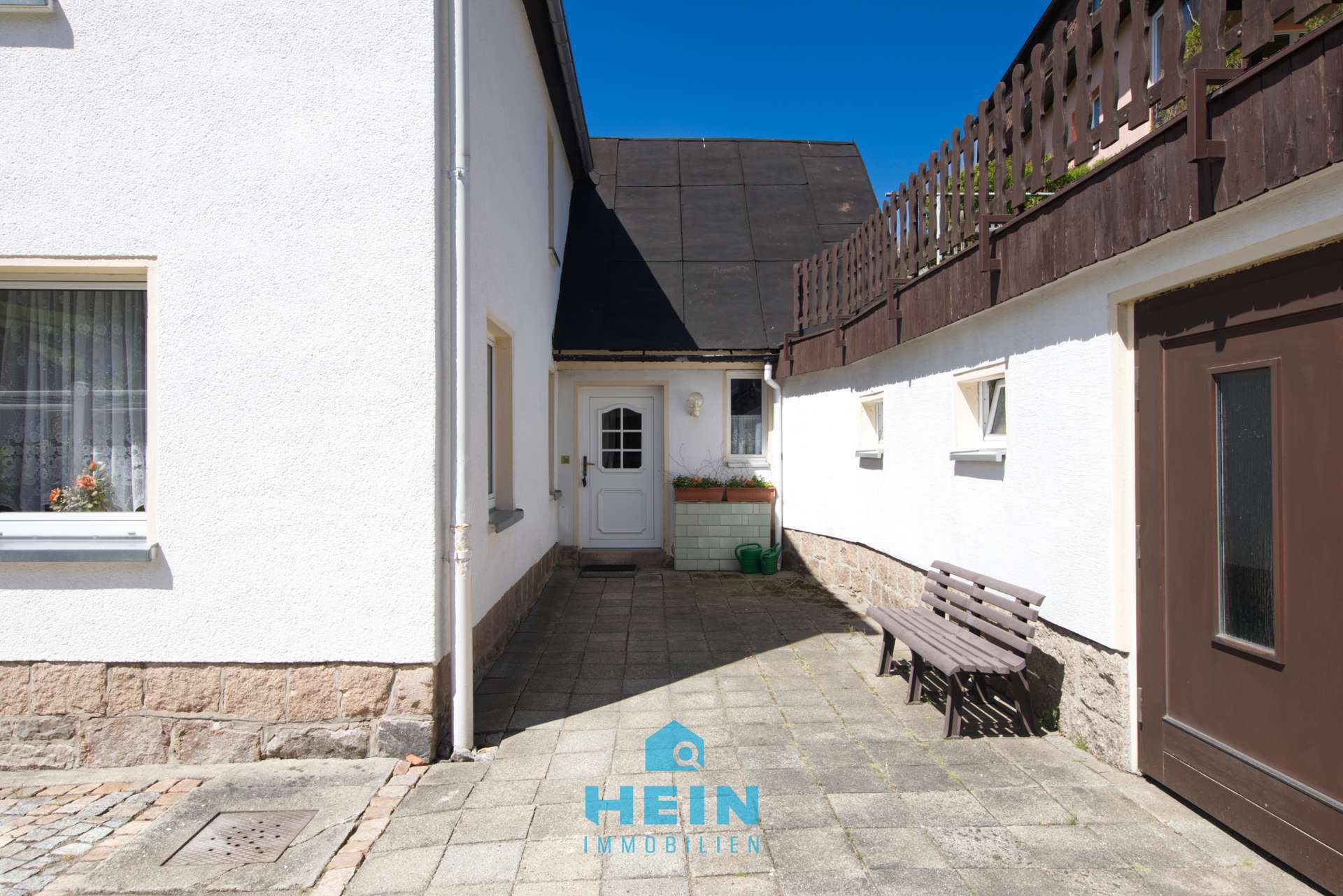 Leben, arbeiten, vermieten: Vielseitiges Wohnhaus mit Garagen und Dachterrasse, Erzgebirgskreis – Bild 4