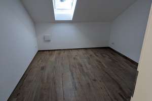 Moderne Dachgeschosswohnung  – In den Waldgärten 24, 60488 Hausen, Frankfurt am Main – Vorschaubild 3