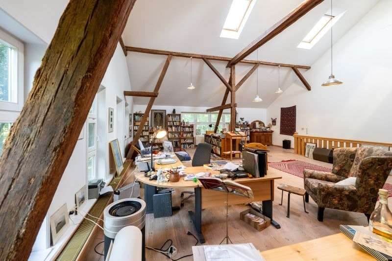 Immobilie in Niebüll - Baudenkmal - Bauernhaus unter Reet mit Scheune auf einer Warft im Gotteskoog - Bild 3