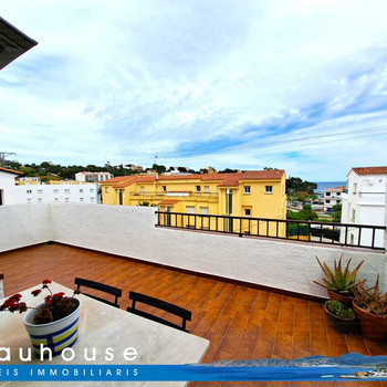 Apartment in Grifeu with sea views