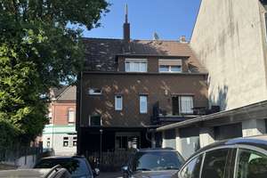 Modernisiertes Dreifamilienhaus mit Stellplätzen in Oberhausen-Sterkrade