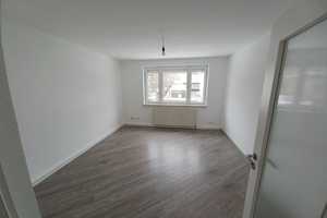 Helle 3-Zimmer-Wohnung mit Balkon und Garage