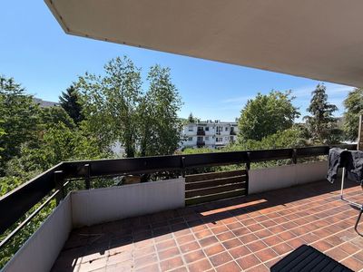 Helle, großzügige 2,5-ZW, 2. OG, Einbauküche, neues Bad, großer Balkon, Stellplatz