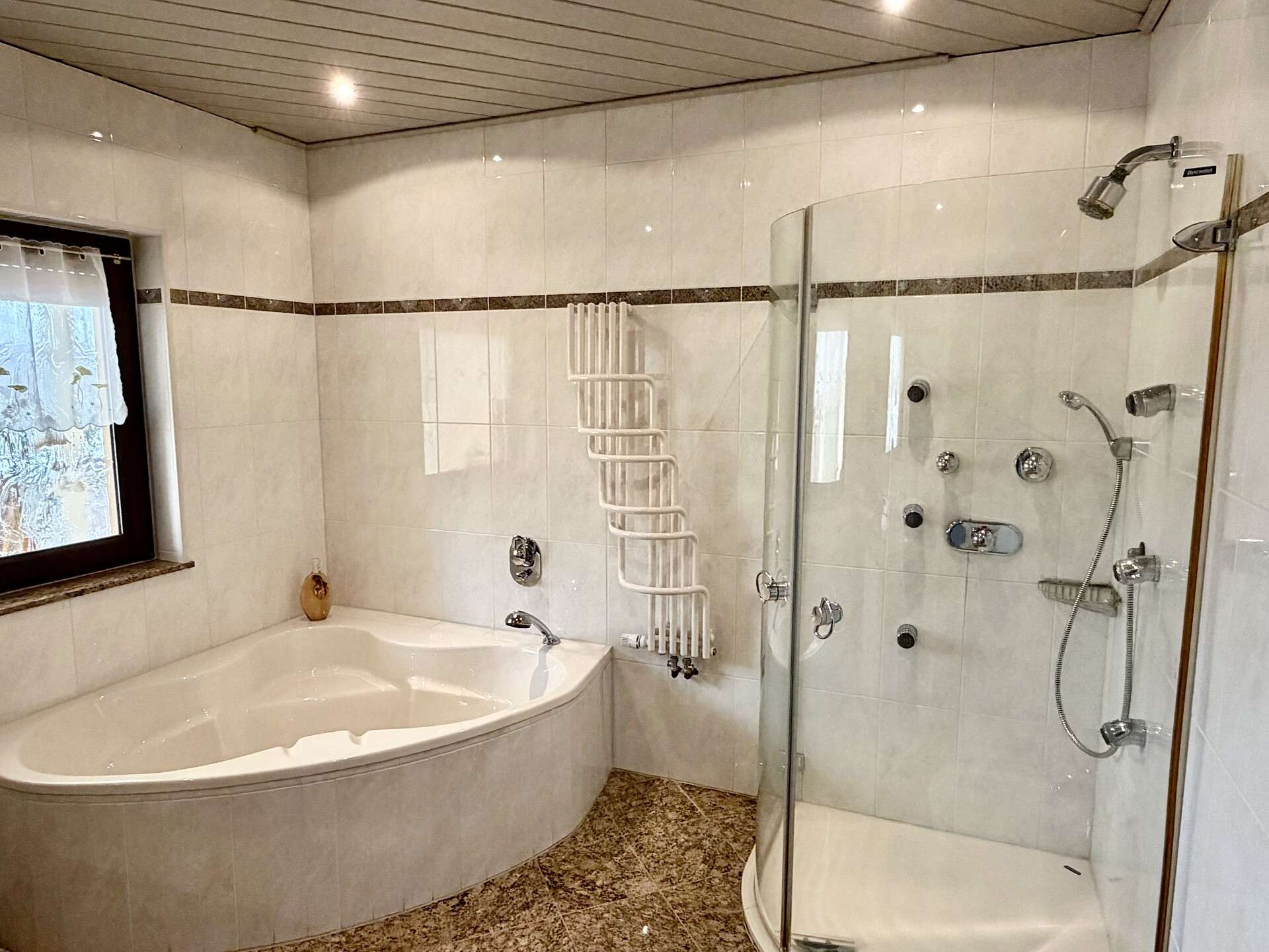 Immobilie in Heidenrod - Stilvolles Ein-/Zweifamilienhaus auf schönem Areal - Bild 3