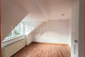*huesch-immobilien*
Renovierte 2-Zimmer-Dachgeschosswohnung mit Balkon + Spitzboden in Essen-Zentru – Die vollständige Adresse der Immobilie erhältst du vom Anbieter., 45143 Altendorf, Essen – Vorschaubild 3