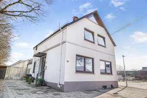 Freistehendes Einfamilienhaus mit großzügigem Grundstück und vielseitigen Gartenmöglichkeiten