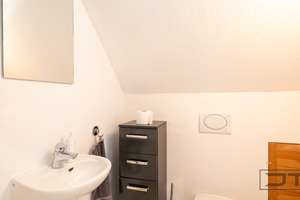Bindlacher Bestlage mit einzigartigem Fernblick: Stilvoll modernisiertes 2001er EFH mit ELW & Pool! – Die vollständige Adresse der Immobilie erhältst du vom Anbieter., 95463 Bindlach – Vorschaubild 34